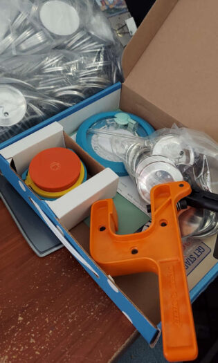 the Badg-a-minit kit and bulk supply bag